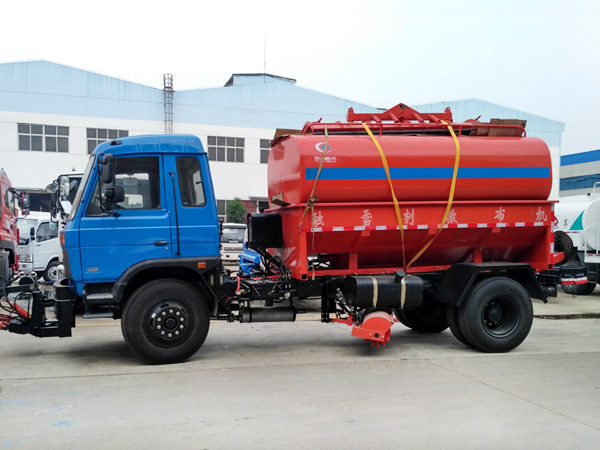 出口多功能除雪车 带水罐除雪车