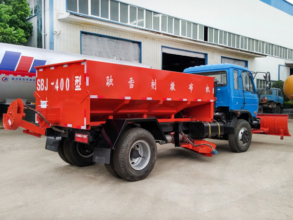出口除雪车 中置扫雪滚刷