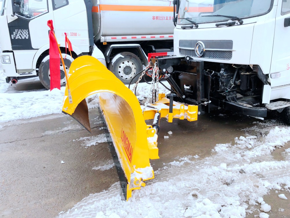 东风天锦多功能抑尘除雪车