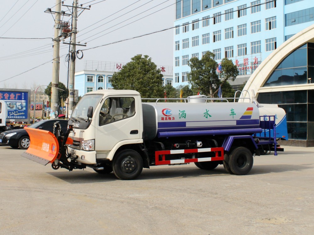 东风小型洒水除雪多功能车