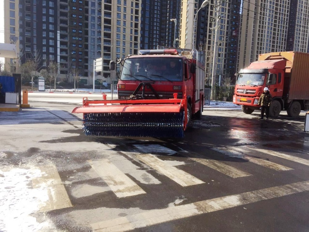 消防除雪滚扫多功能一体车