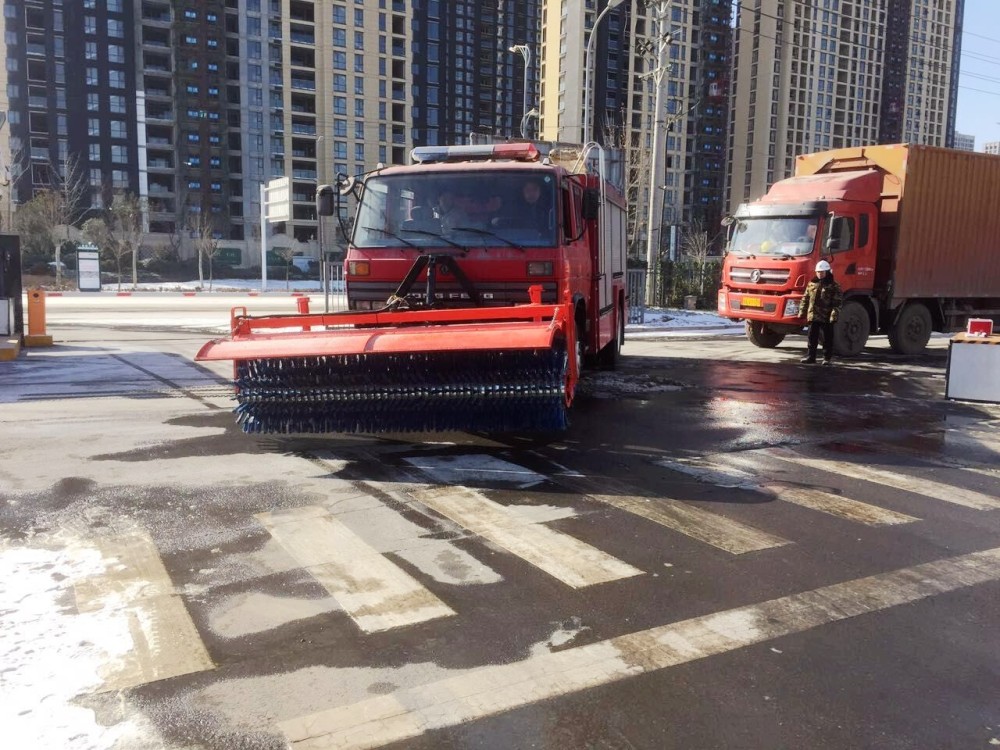 消防除雪滚扫多功能一体车