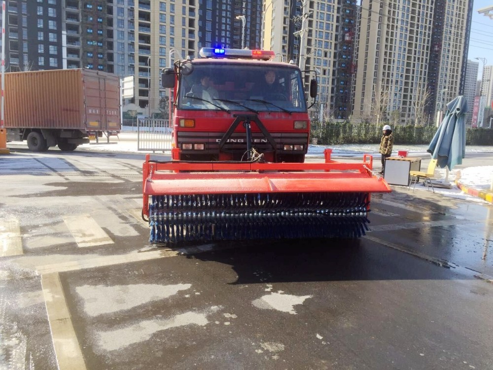 消防除雪滚扫多功能一体车